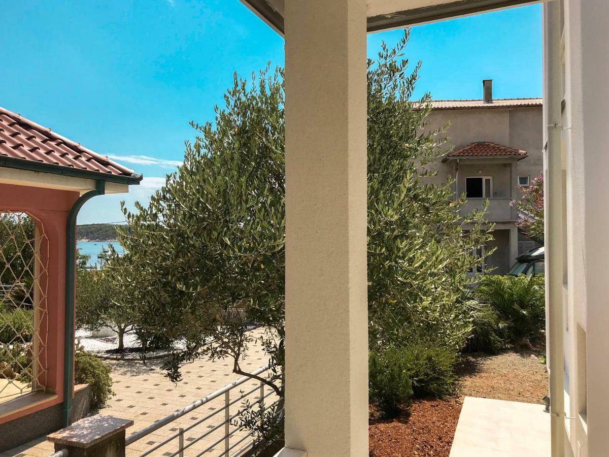 Mr. Hall Apartments Barbat na Rabu Exterior photo