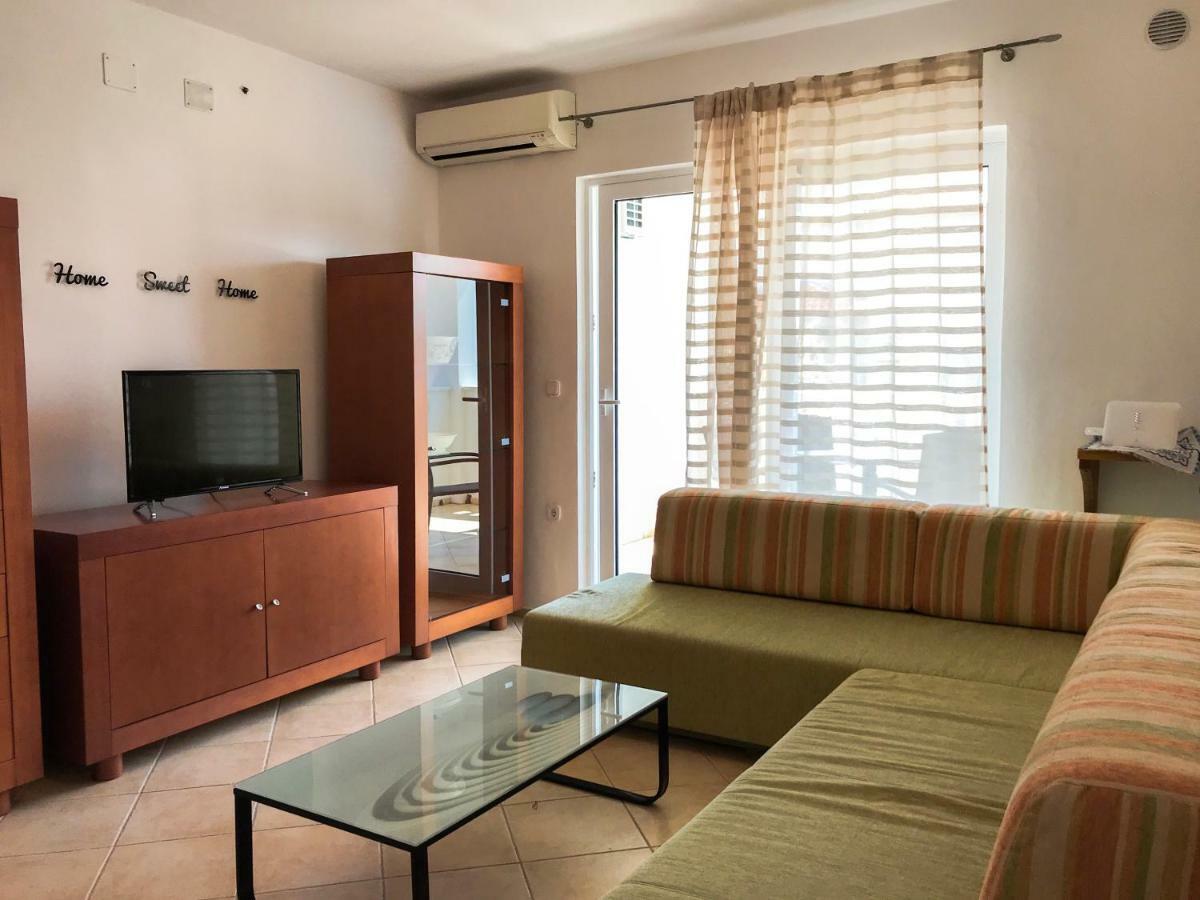 Mr. Hall Apartments Barbat na Rabu Exterior photo